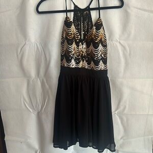 Juniors gold and black sequins dress